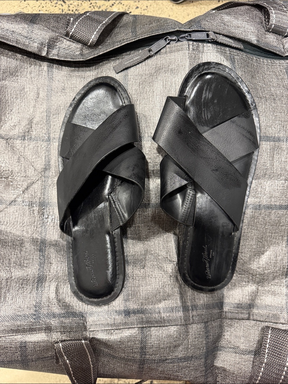 Universal Thread Black Cross-Band Slide Sandals